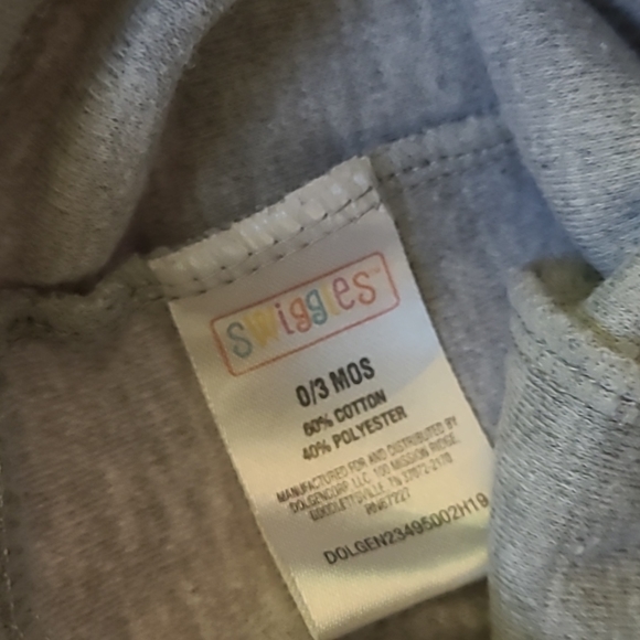 Two 0-3 month baby girl outfits - Picture 3 of 5